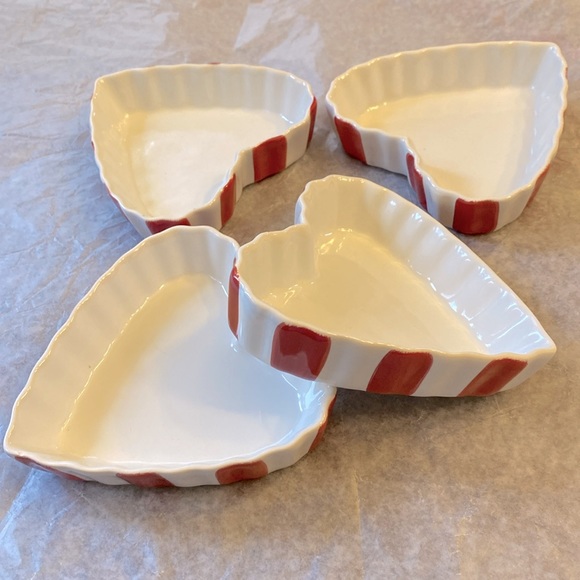 Pacific Island Creations Heart Shaped dishes set of 4. Red & White Striped. - Picture 1 of 8